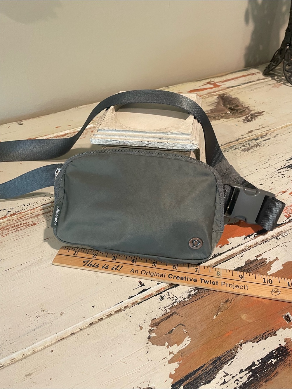 lululemon everywhere Olive belt bag